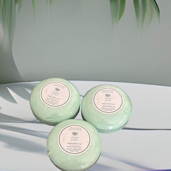 Crabtree & Evelyn Winter Forest Triple Milled 3 Bar Soap Round in Gift Box - Picture 4 of 4